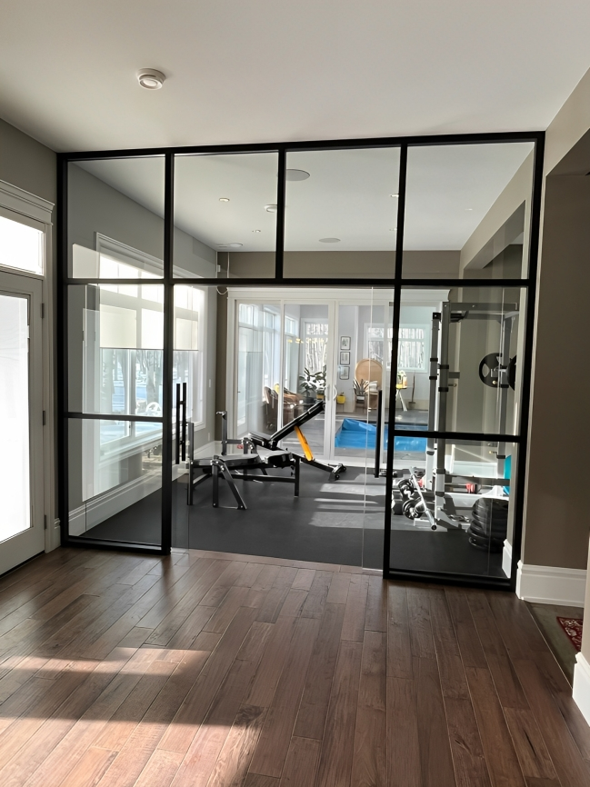 A gym room with demountable glass walls and sliding doors.